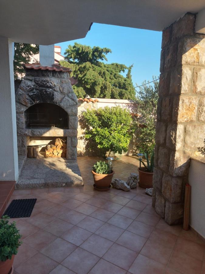 Apartman Grospic 2 Cesarica Buitenkant foto