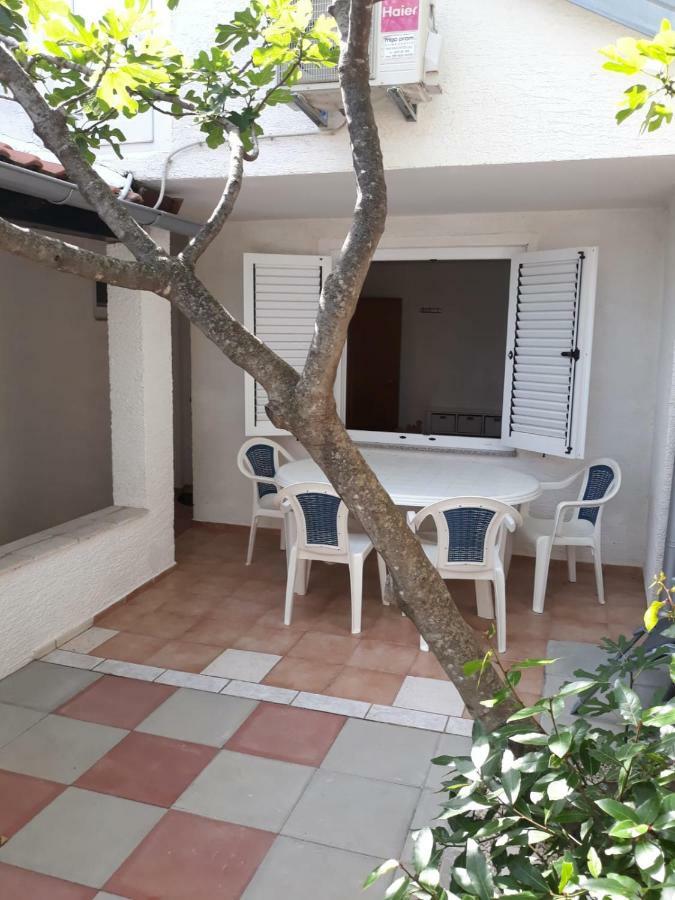 Apartman Grospic 2 Cesarica Buitenkant foto