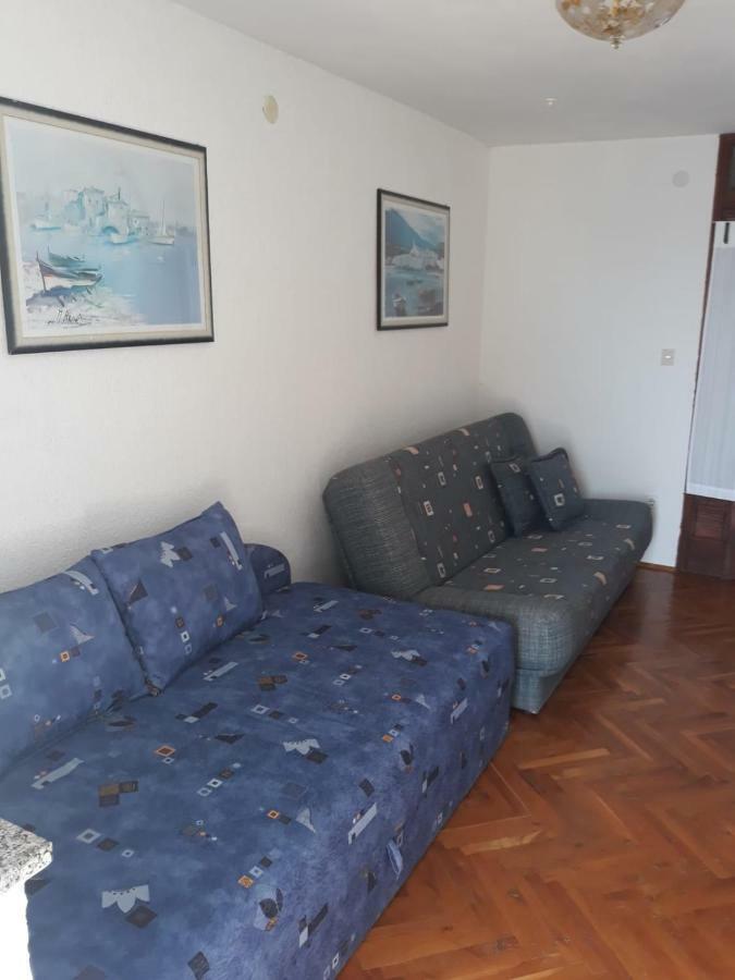 Apartman Grospic 2 Cesarica Buitenkant foto