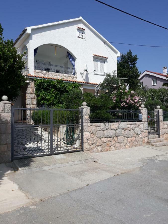 Apartman Grospic 2 Cesarica Buitenkant foto